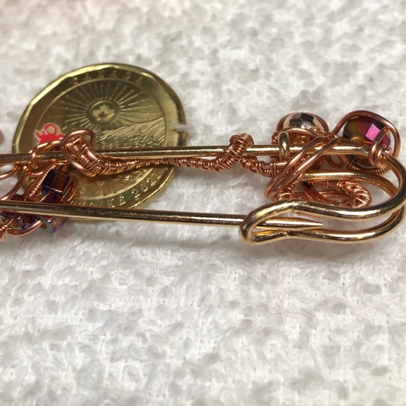 Gorgeous kilt pin brooch with beads and stone -artisan made - Picture 6 of 10
